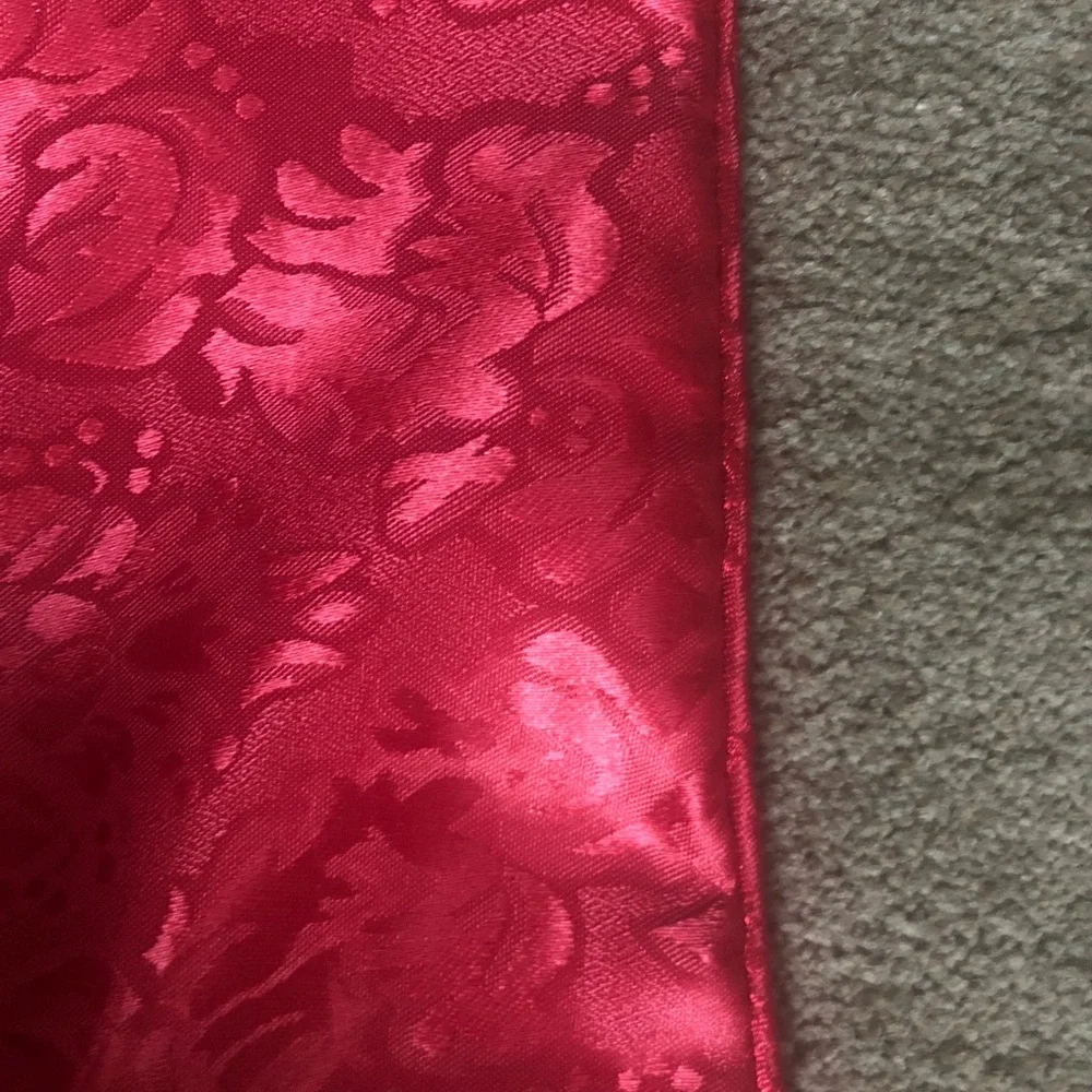 4 Christmas shiny sheen pillow covers 18x18 2 green & 2 red